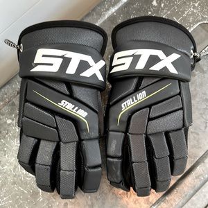 STX Stallion 200 Youth Medium Lacrosse Gloves, Gently Used